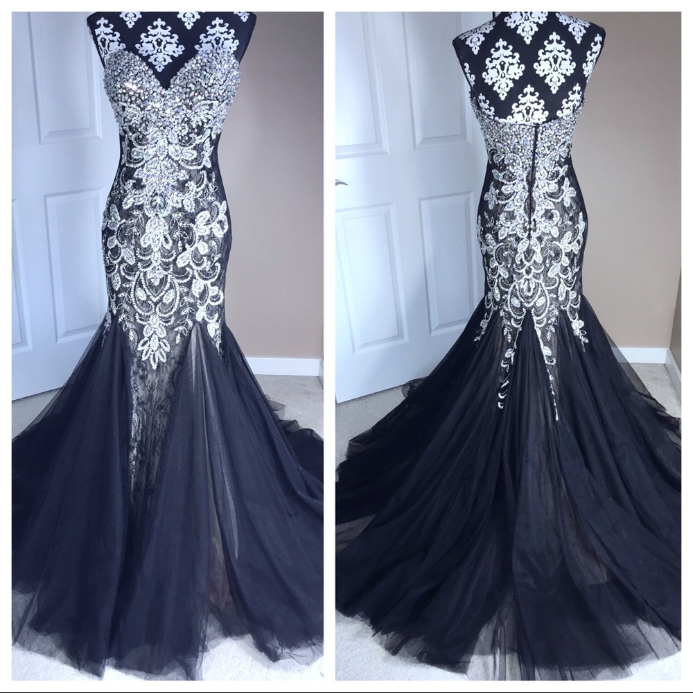 Mac Duggal 81719R Formal Gown